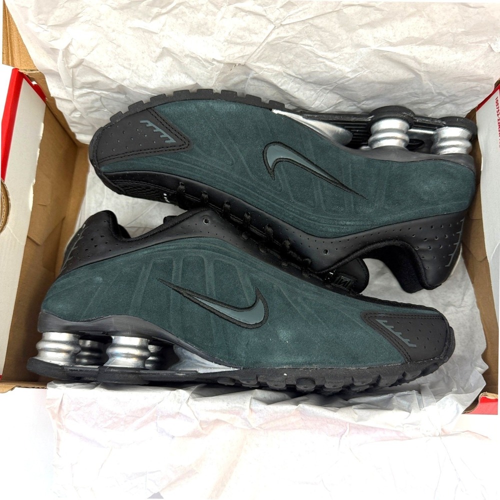 Nike Shox R4 Black Seaweed Metallic Silver Womens Sneakers HQ7739-002 Size 8.5